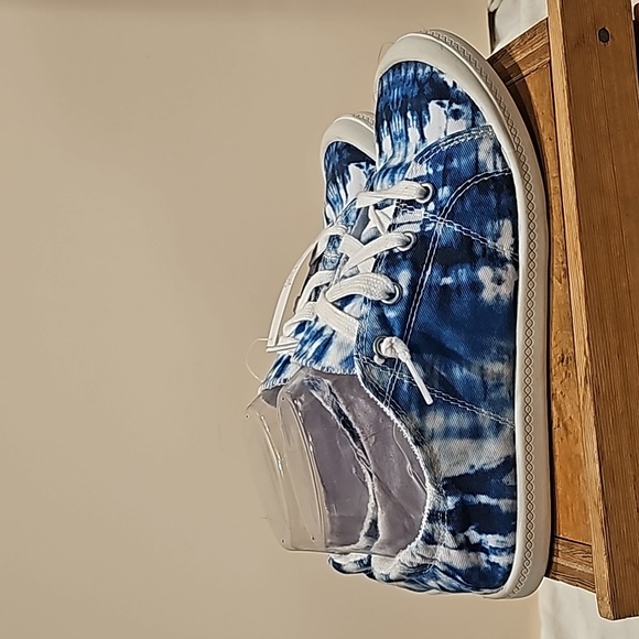 B Tye Dye Sneakers Scrunch back Blue White NWT Time and Tru - Picture 7 of 11